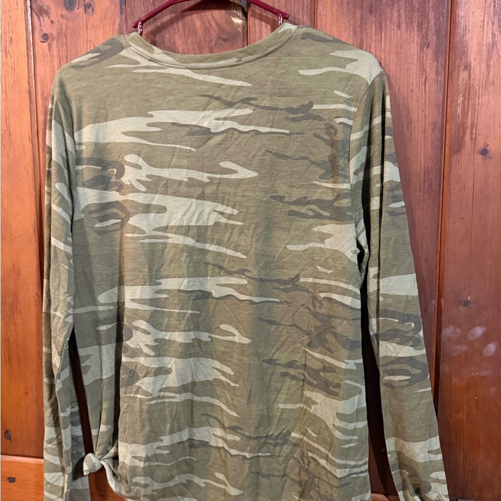 Old Navy Green Camouflage Long Sleeve Tee
